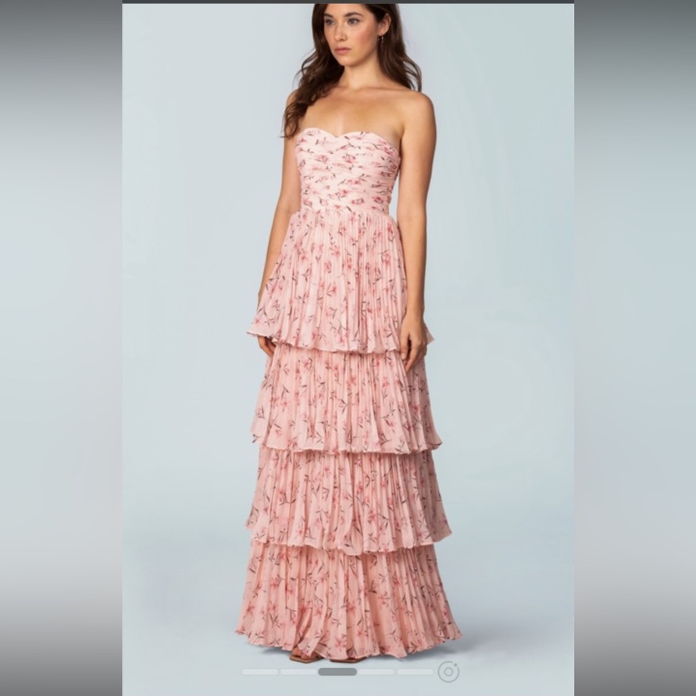 Never worn pink floral tiered Fame and Partners dress.